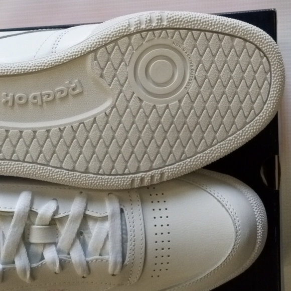 Reebok - Picture 4 of 6